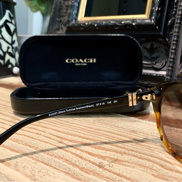 COACH sunglasses..gorgeous!! Cat eye gradient lenses w/clamshell case. - Picture 3 of 7